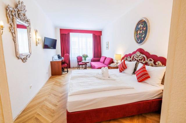 Royal Hotel. Central hotel in the city. Courtesy of Booking.com