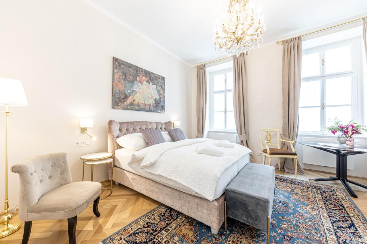 Charming apartment in the Parkview apartment building