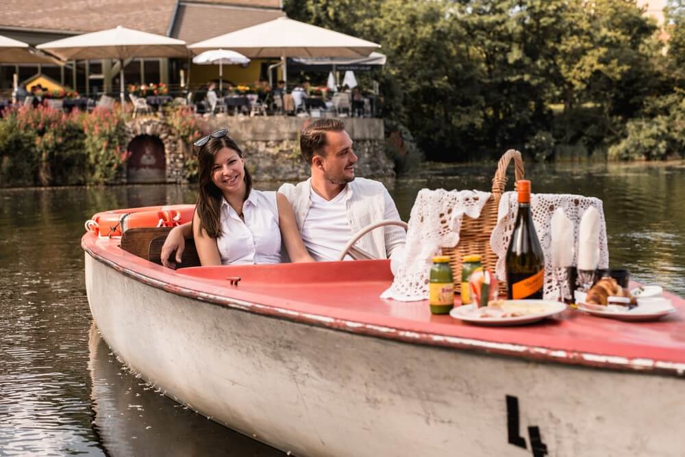 Retro boat ride and meal. Photo courtesy of Wien Mal Anders