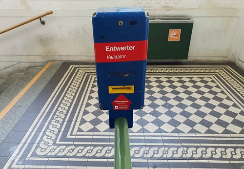 The device for validating travel tickets