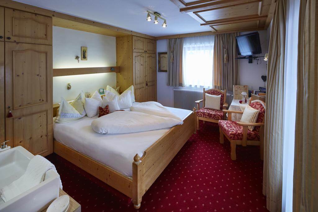 A room at the Gintherhof farm. Courtesy of Booking.com