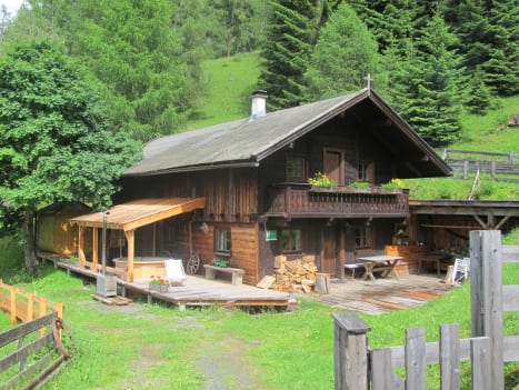 The rustic cabin Golenhutte
