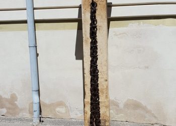 A chain in the Jewish ghetto of the city. It was used to close the street on Shabbat