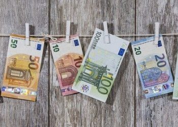 Purchasing Local Currency (Euro) in Advance for Your Trip to Austria