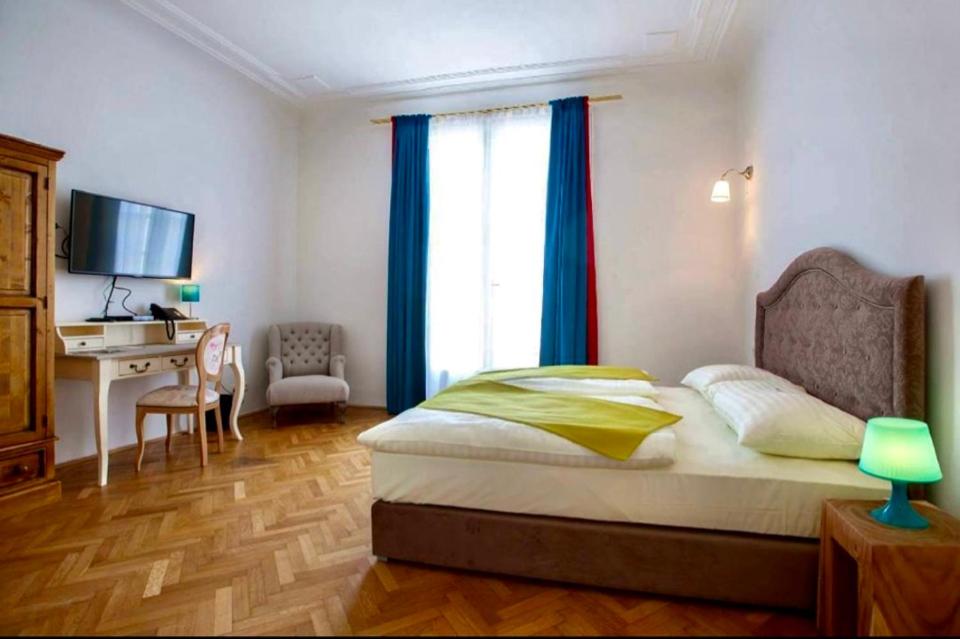 A room at the Museum Hotel-Pension. Courtesy of the Booking.com website.