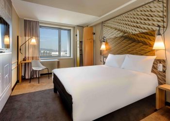 A room at the Ibis Hotel near the central bus station. Courtesy of the Booking.com website.