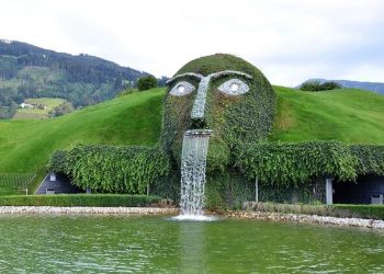 The giant of the crystal world