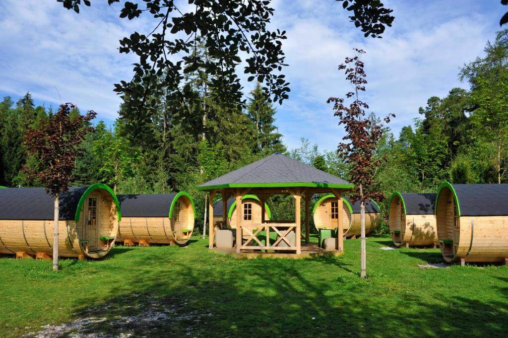 Cool wooden cabins in the heart of a nature park and attractions. Courtesy of the Booking website.