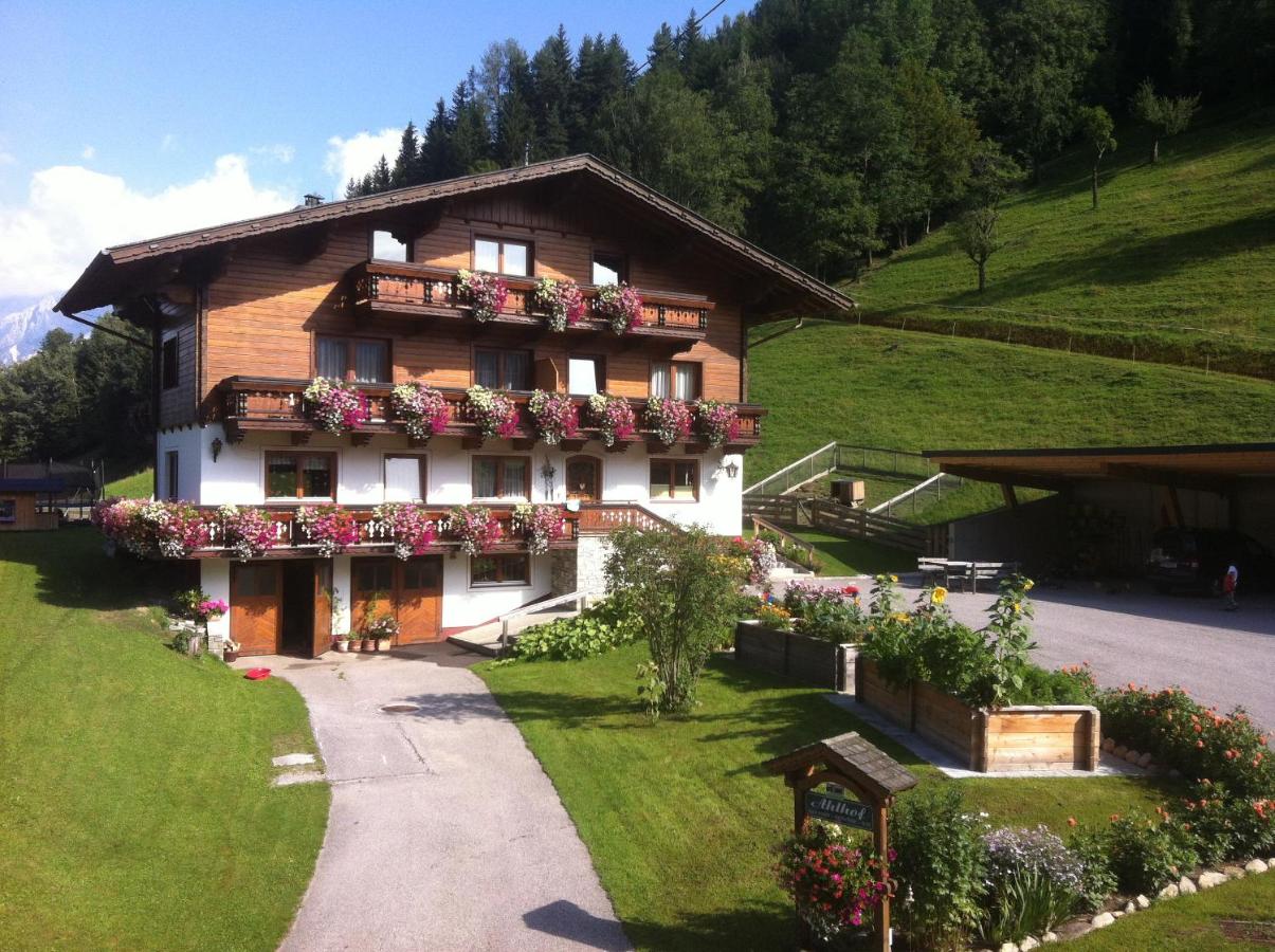 Ahlhof in a quiet and rural environment. Courtesy of the Booking website.