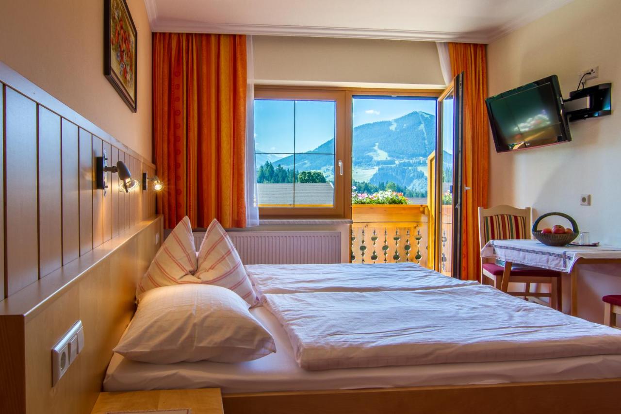 A pleasant and rustic room at Brandstätterhof. Courtesy of the Booking website.