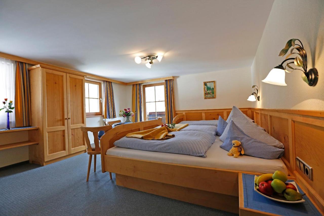 Bedroom at Linharterhof. Courtesy of the Booking website.